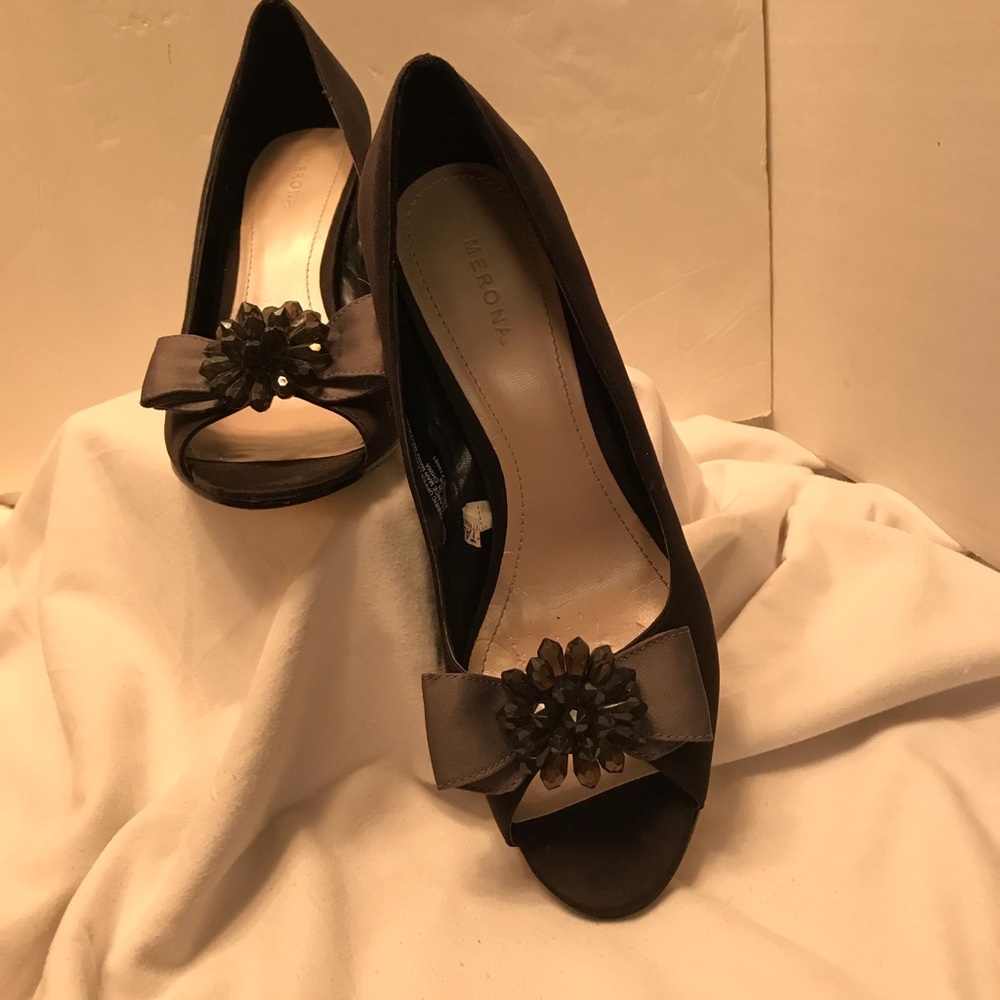 Ladies black shoes with grey accents. Size 10 W